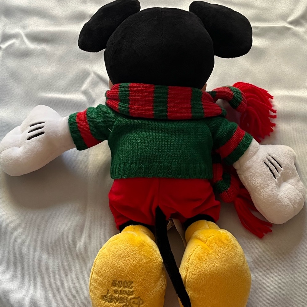 2009 Disney Store Mickey Mouse Holiday Plush - Picture 3 of 4